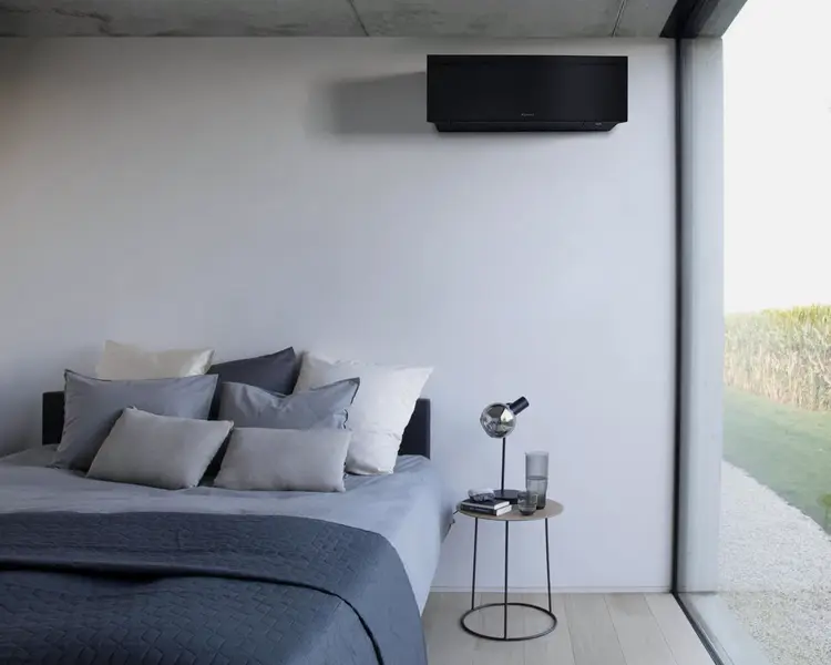 Climatiseur Daikin dans une chambre